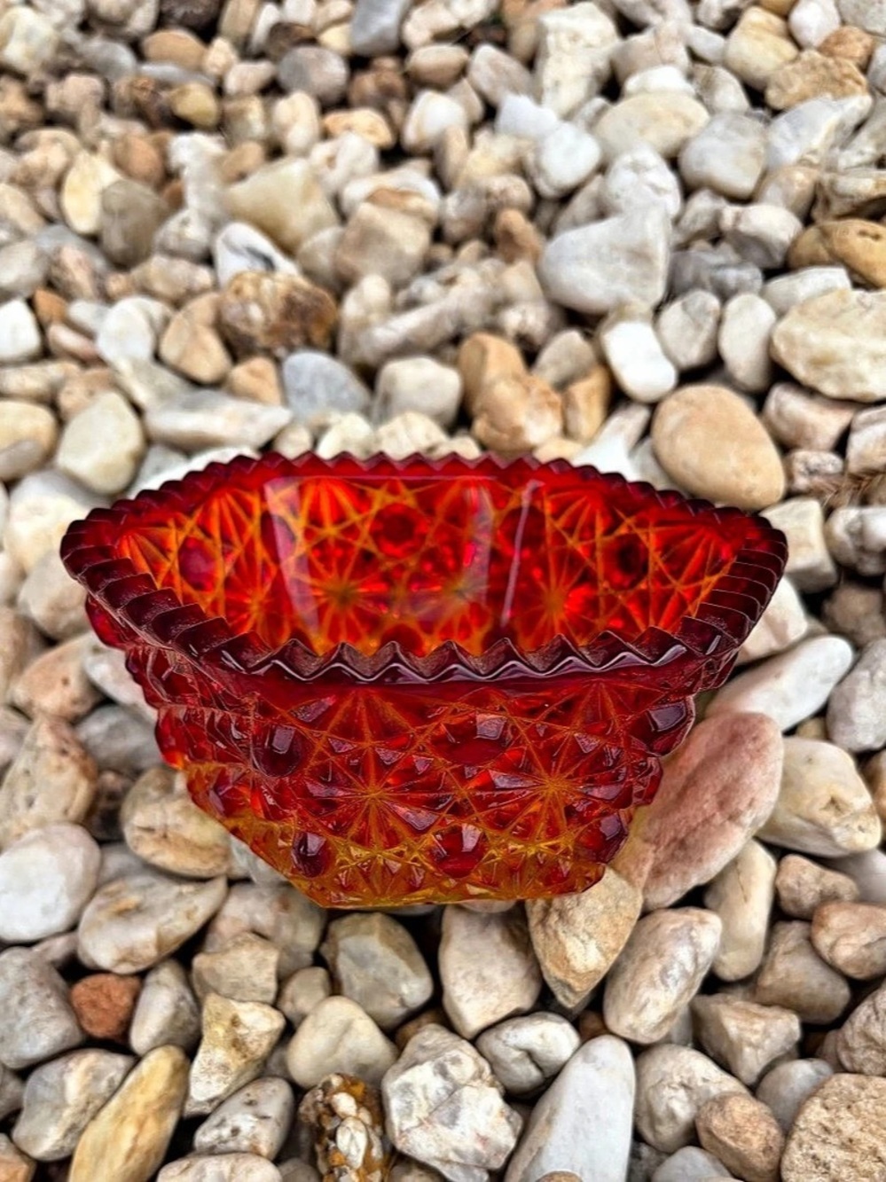 L.E. Smith Amberina Daisy and Button Hexagon Bowl